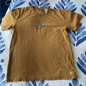 NWT GOTTA RUN. LIFE IS GOOD T-SHIRT.